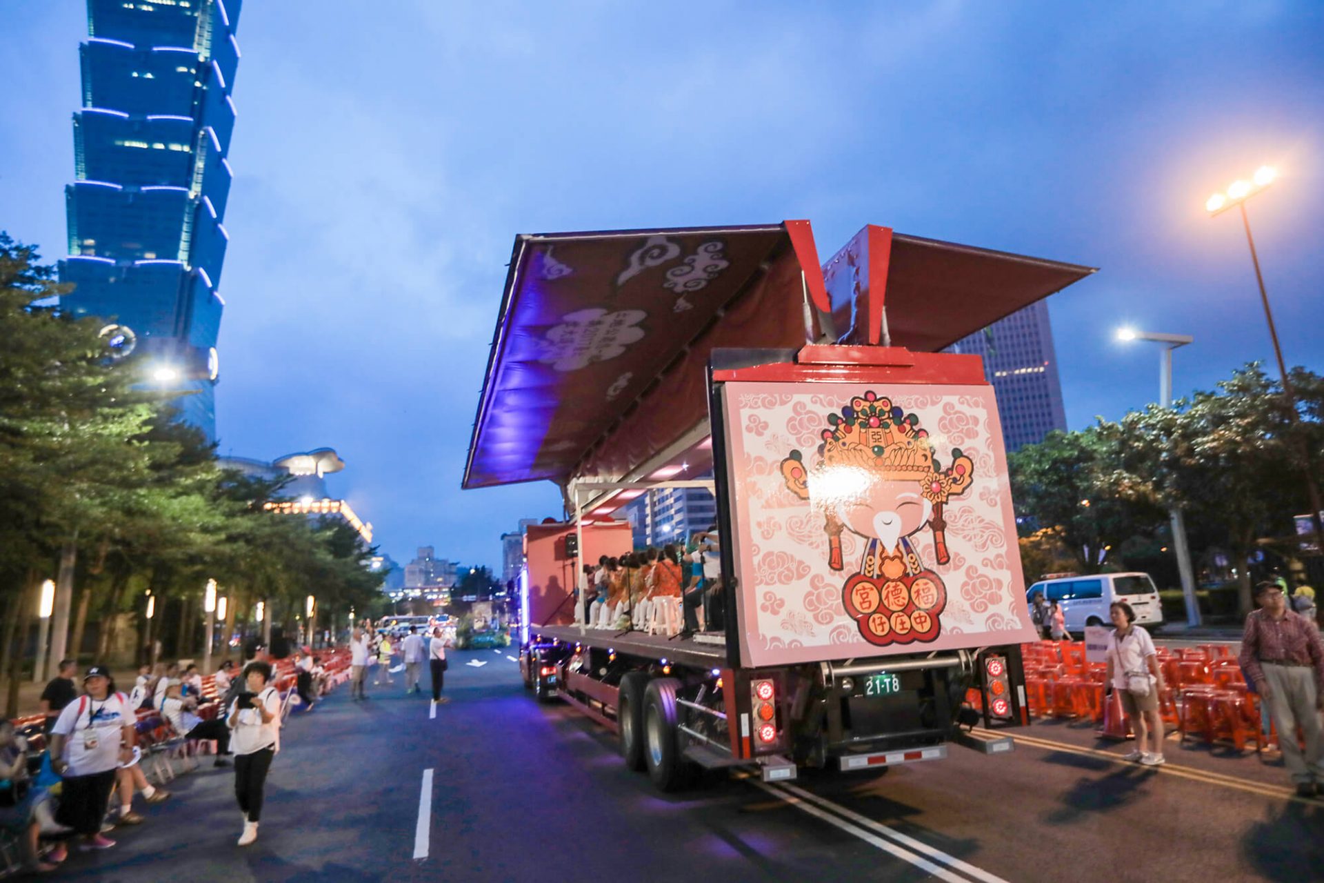 寶宥是一群企劃、設計、影像、硬體技術人員的集合,統籌整合您活動上一切的需求,是您活動上最可靠的選擇