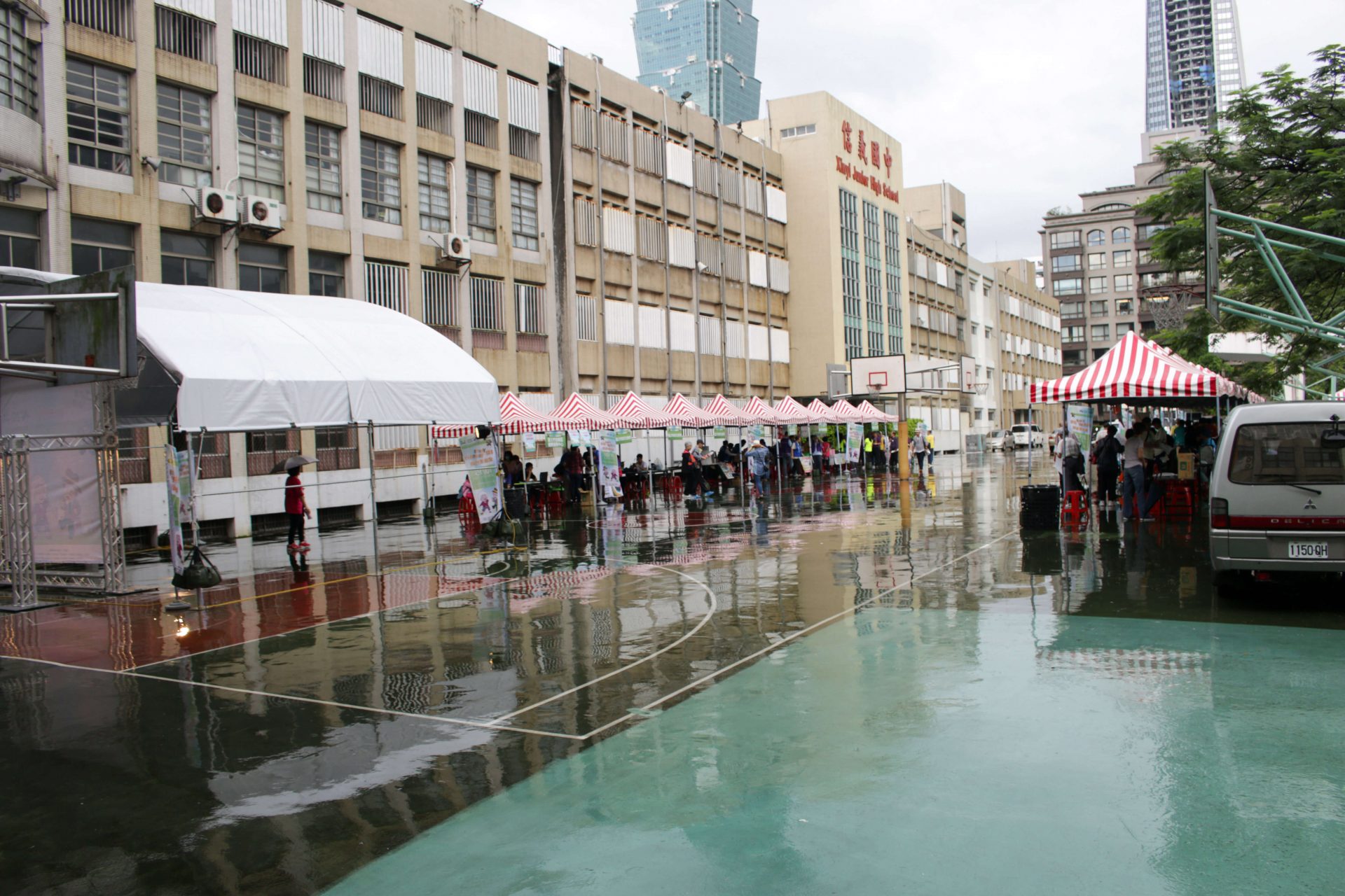 寶宥是一群企劃、設計、影像、硬體技術人員的集合，統籌整合您活動上一切的需求，是您活動上最可靠的選擇