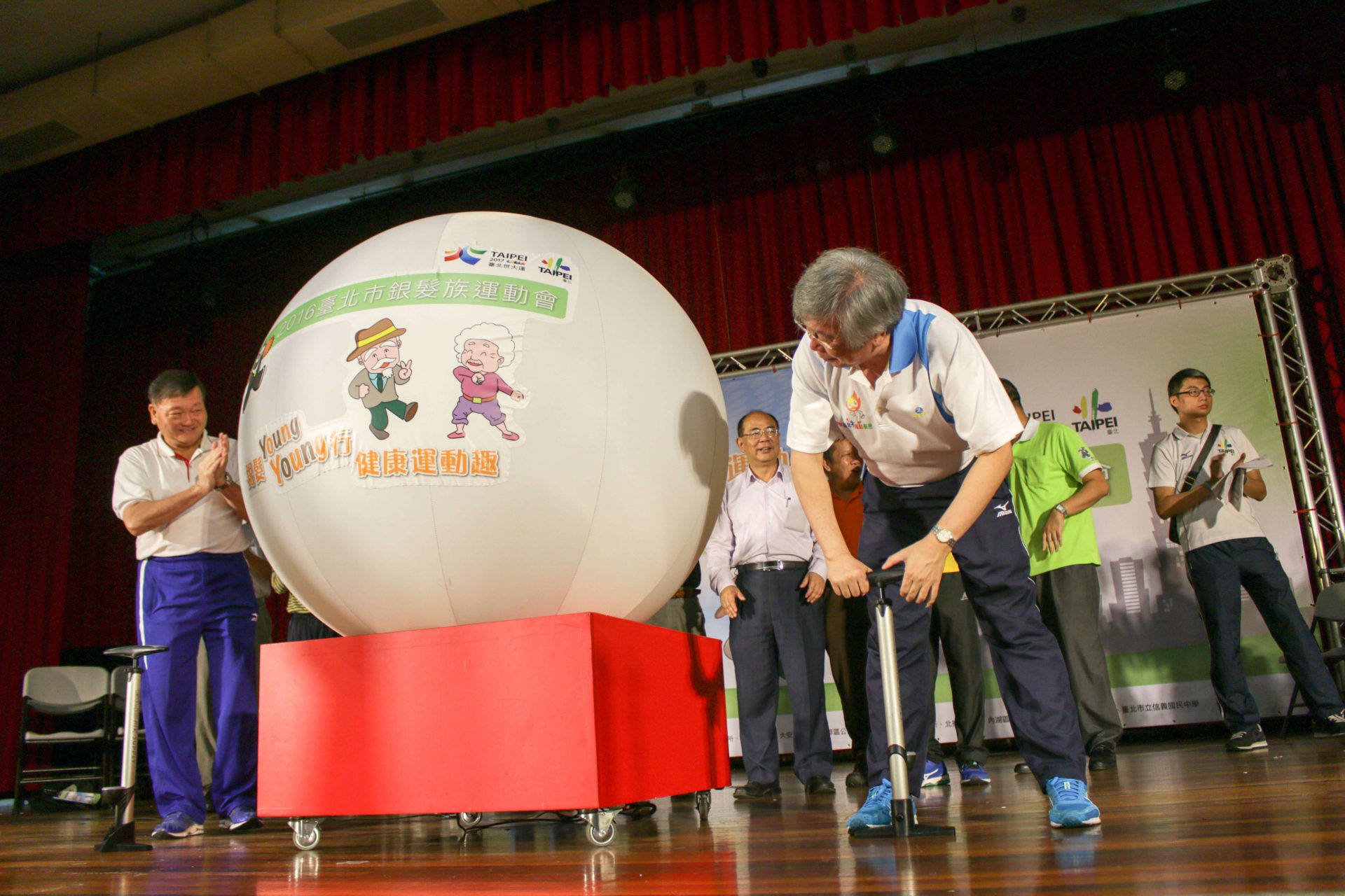 寶宥是一群企劃、設計、影像、硬體技術人員的集合，統籌整合您活動上一切的需求，是您活動上最可靠的選擇