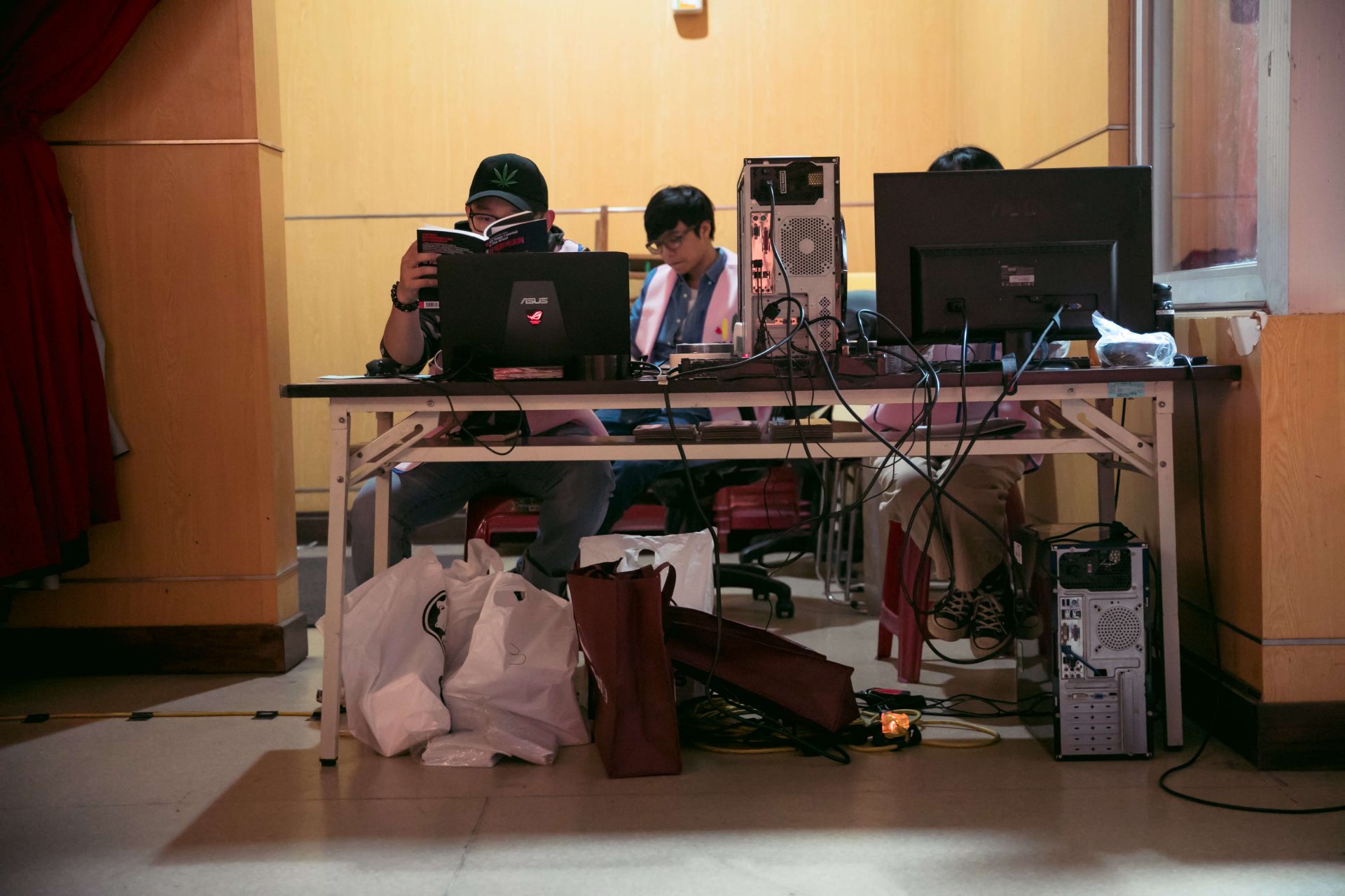 寶宥是一群企劃、設計、影像、硬體技術人員的集合，統籌整合您活動上一切的需求，是您活動上最可靠的選擇