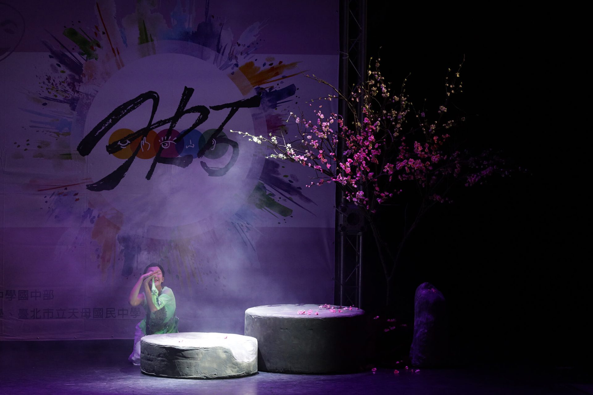 寶宥是一群企劃、設計、影像、硬體技術人員的集合，統籌整合您活動上一切的需求，是您活動上最可靠的選擇