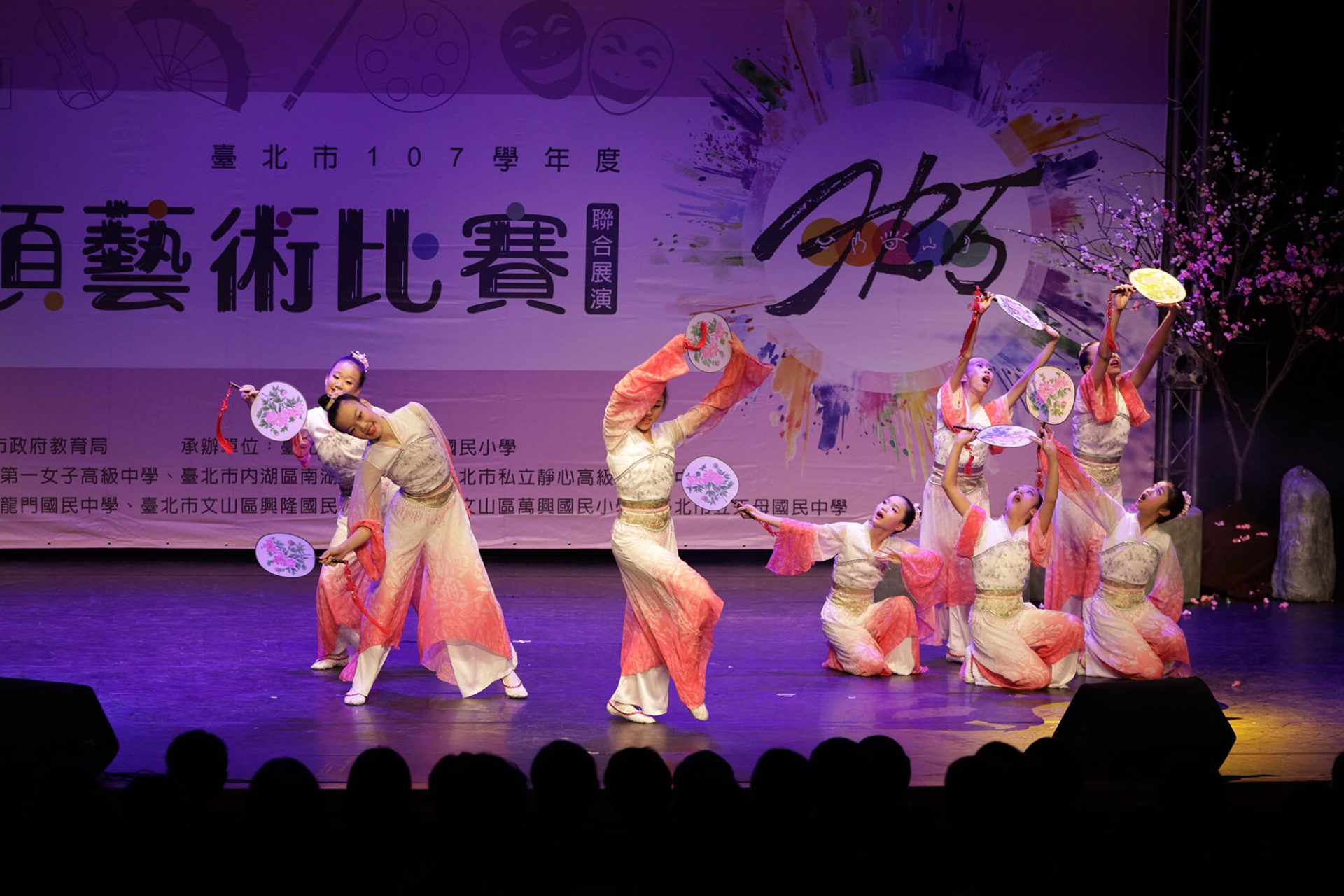 寶宥是一群企劃、設計、影像、硬體技術人員的集合，統籌整合您活動上一切的需求，是您活動上最可靠的選擇