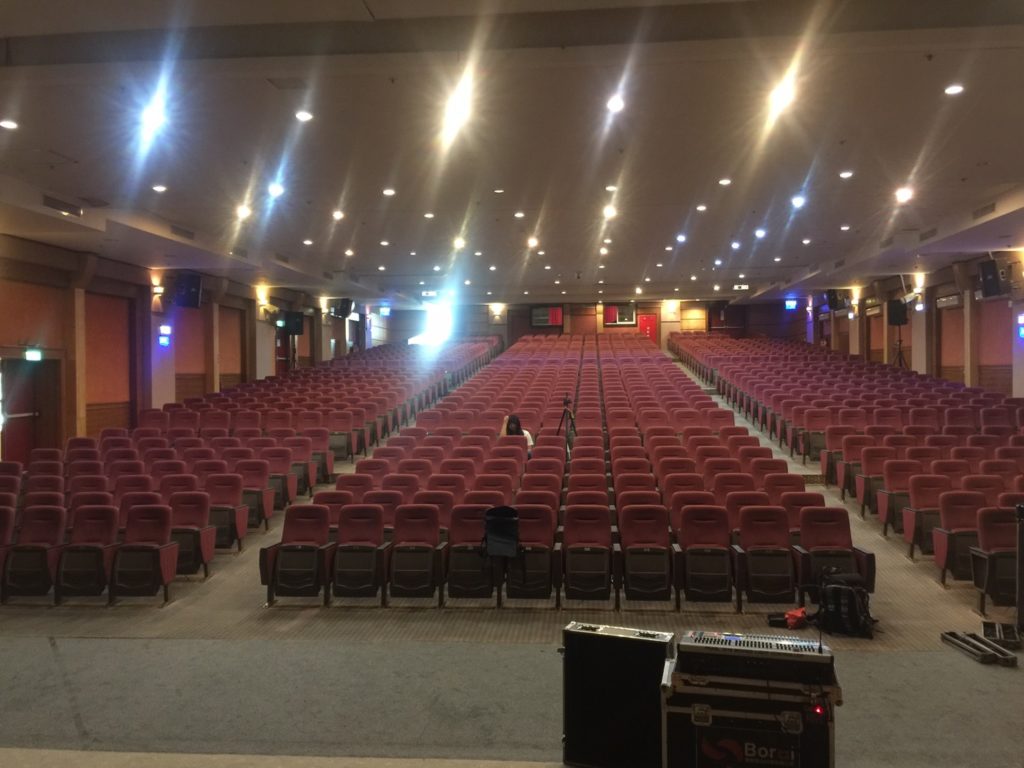 桃園市立圖書館-龜山分館(四樓演藝廳)-座位數：850席